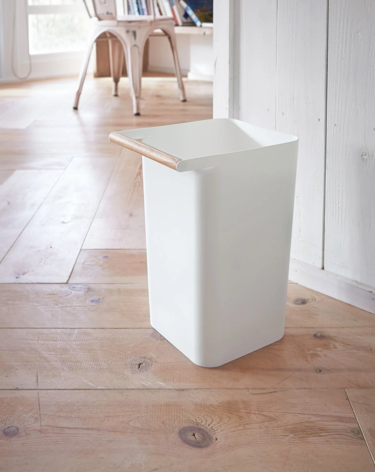 Trash Can - Image 4